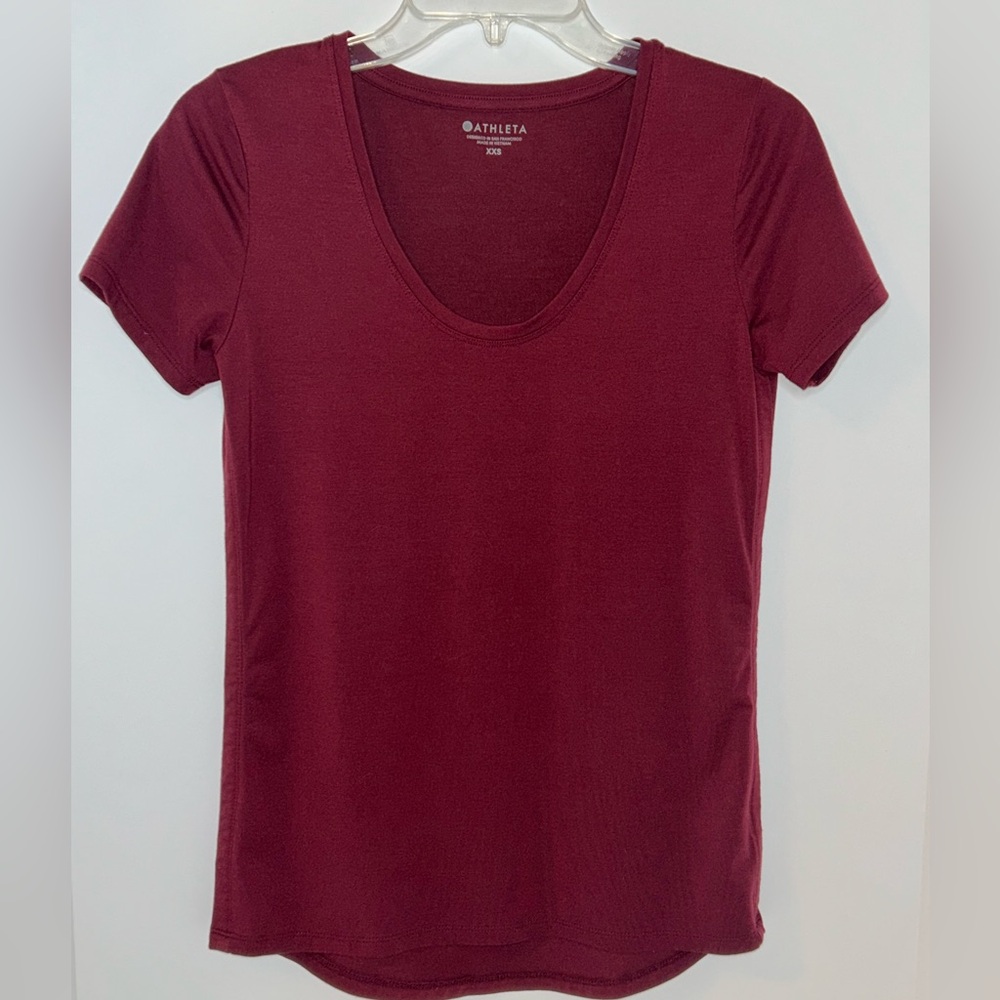 Athleta womens Essence Vital Tee maroon short sleeve scoop neck vneck size XXS